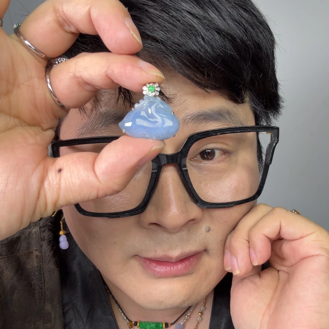 翡翠18K金镶嵌颈饰一件