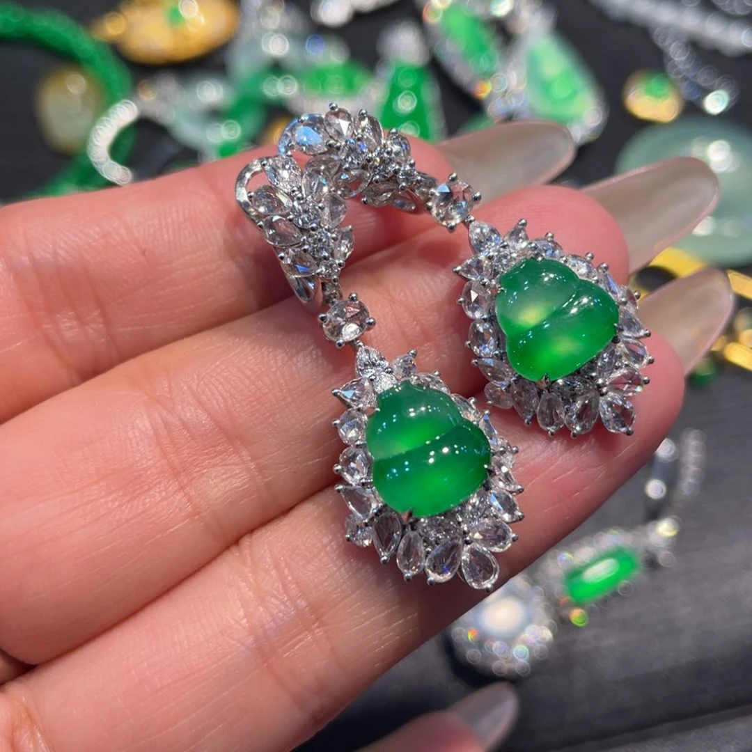 颈饰18K金镶嵌翡翠葫芦