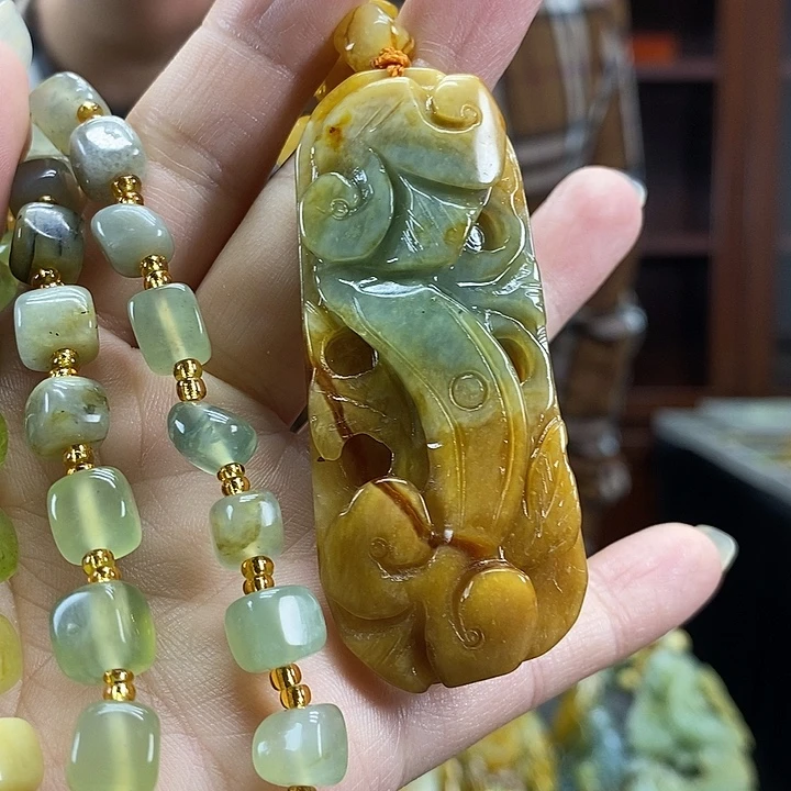 蛇纹石玉未镶嵌颈饰