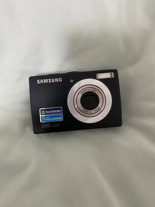 9新 Samsung/三星 l100蓝调系列ccd数码相机