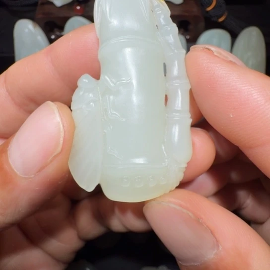 和田玉未镶嵌颈饰小**甜