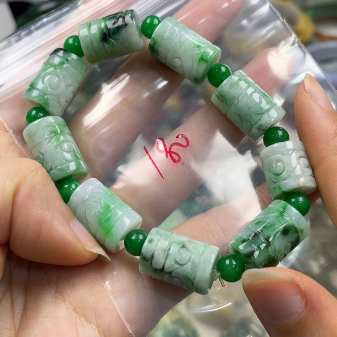 景***河颈饰未镶嵌翡翠牌子