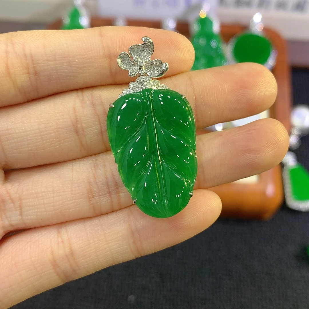 【闪购商品】吊坠(不含链)18K金镶嵌翡翠叶子