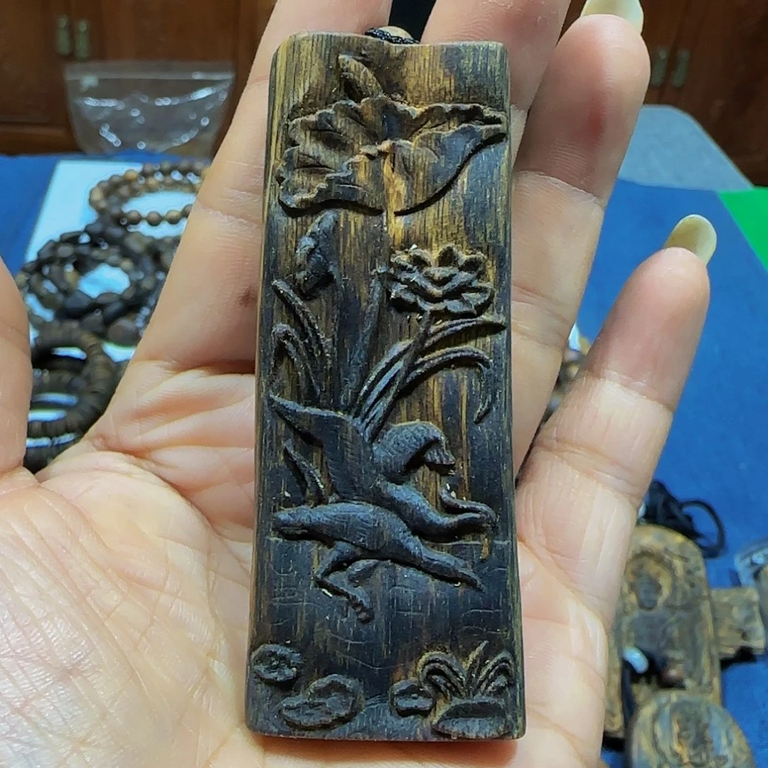 沉香碎屑沉香海南白奇糖结老料荷花带绳14.5克