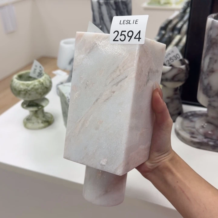 X2594.               花瓶彩