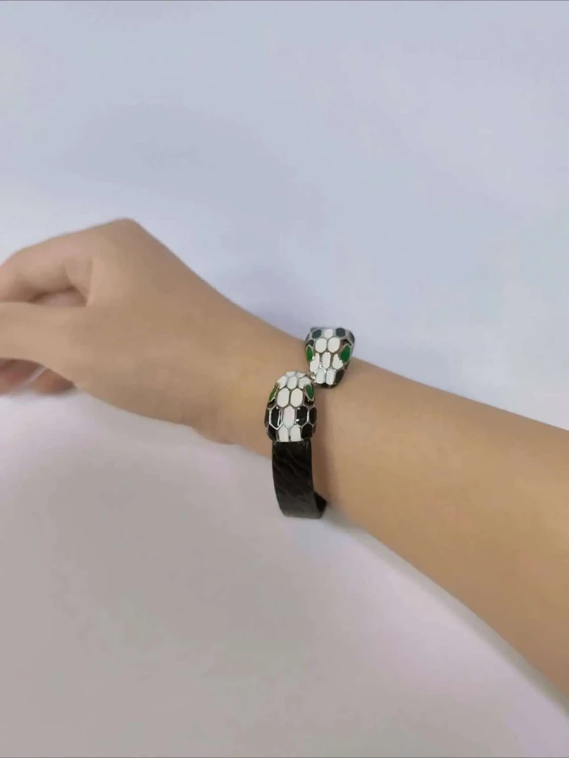 奢雅鳄皮手环，腕间的不羁格调