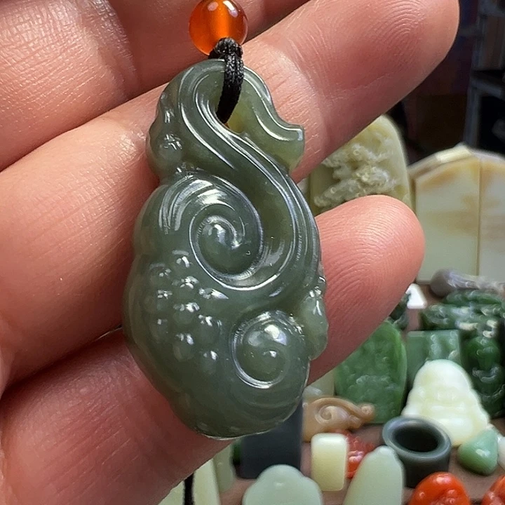 和田玉未镶嵌颈饰如意