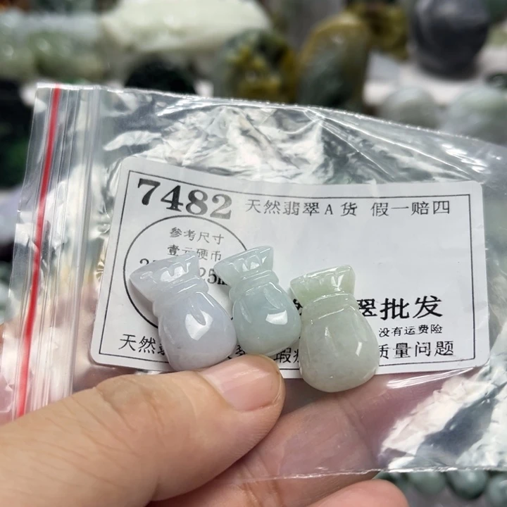 翡翠未镶嵌颈饰7482