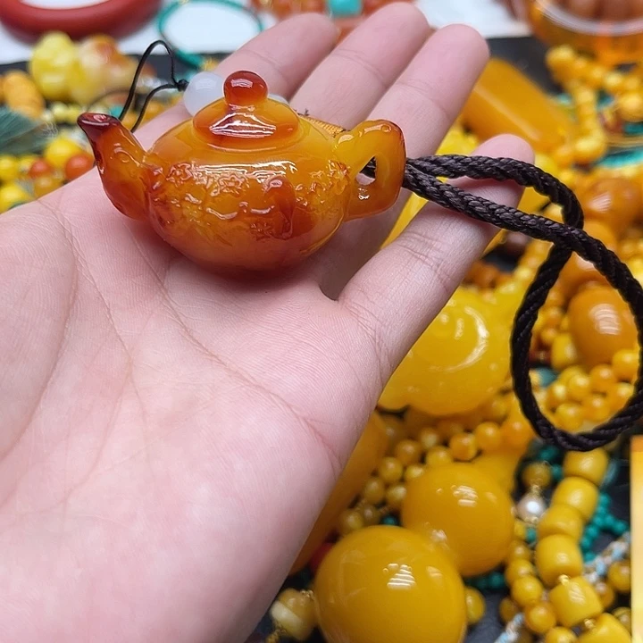 俏色巧雕把把壶手把