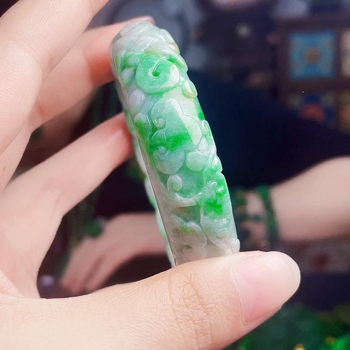 翡翠未镶嵌手镯多样性