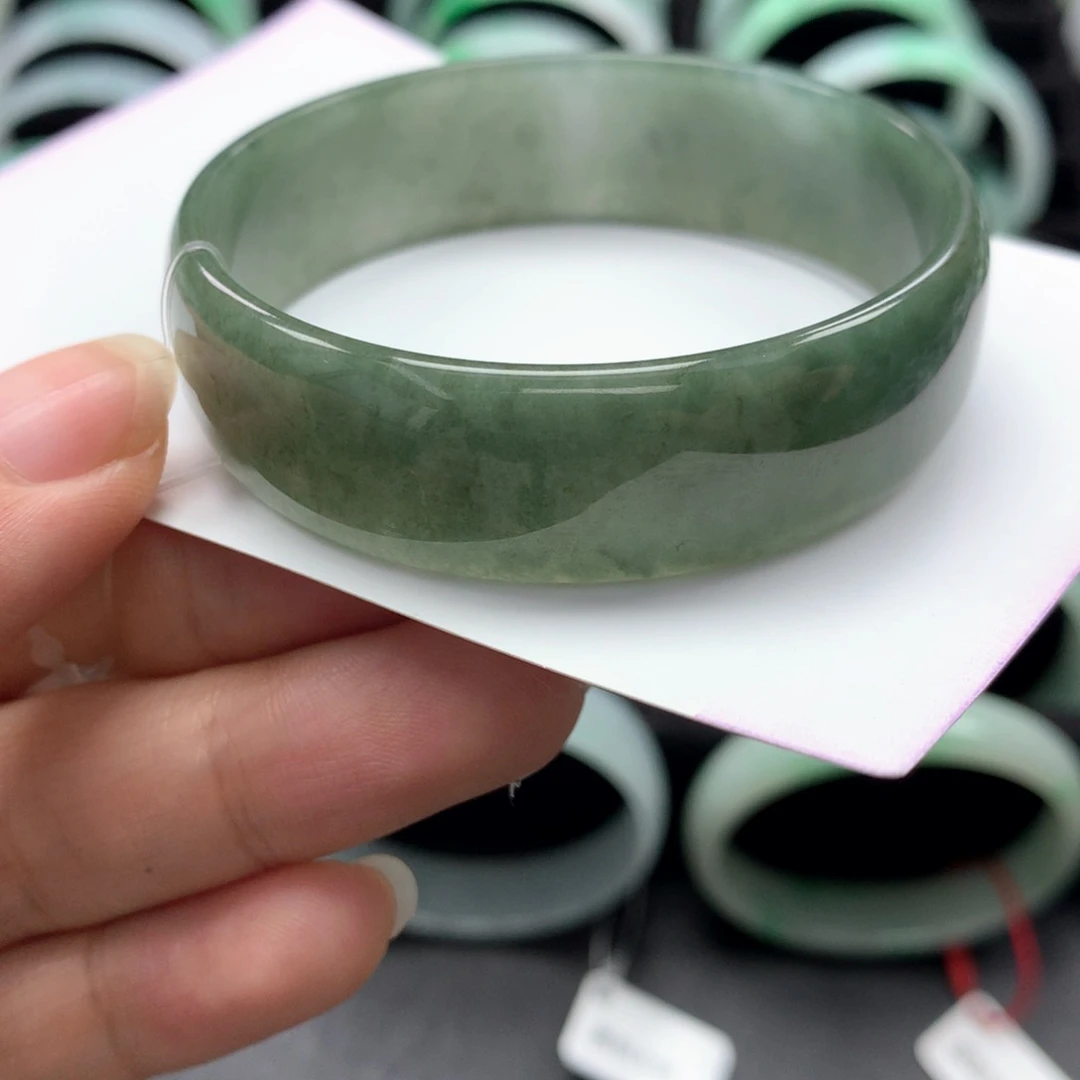 翡翠手镯未镶嵌公主