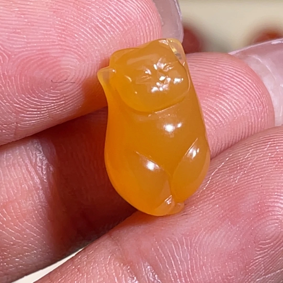 未镶嵌石英质玉（黄龙玉）小猫