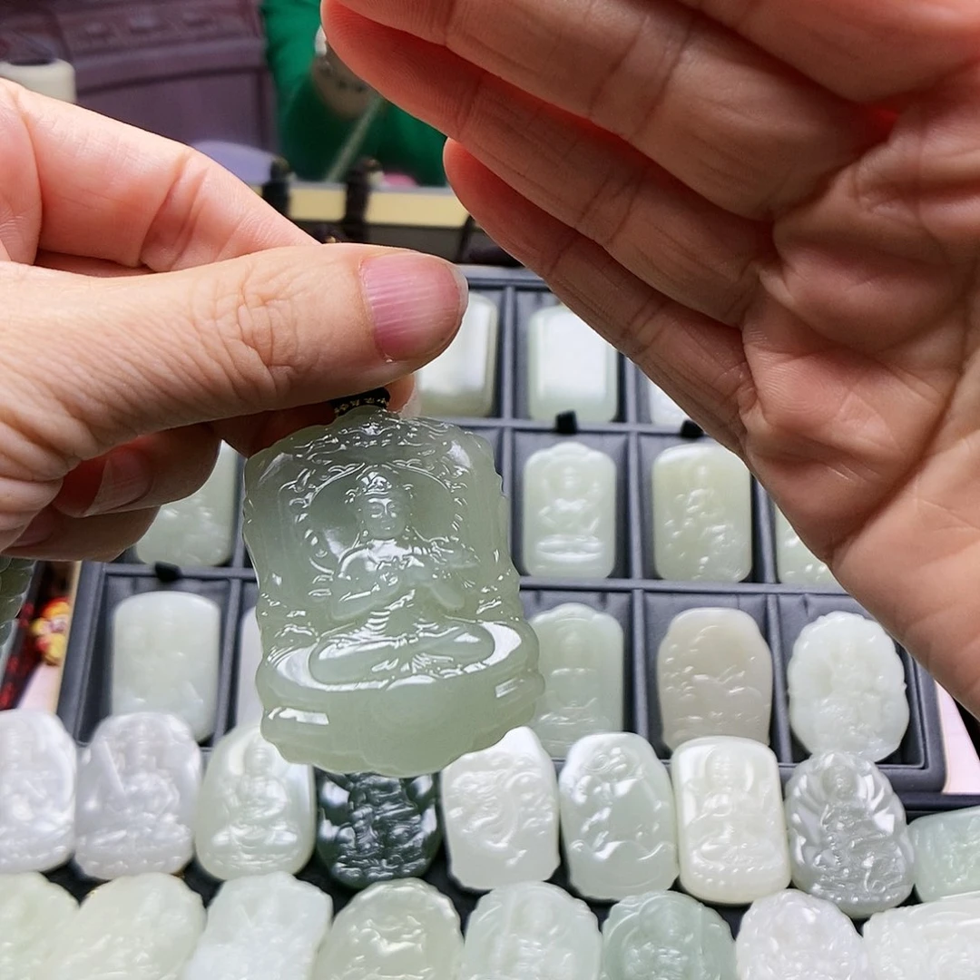 和田玉颈饰未镶嵌天****在