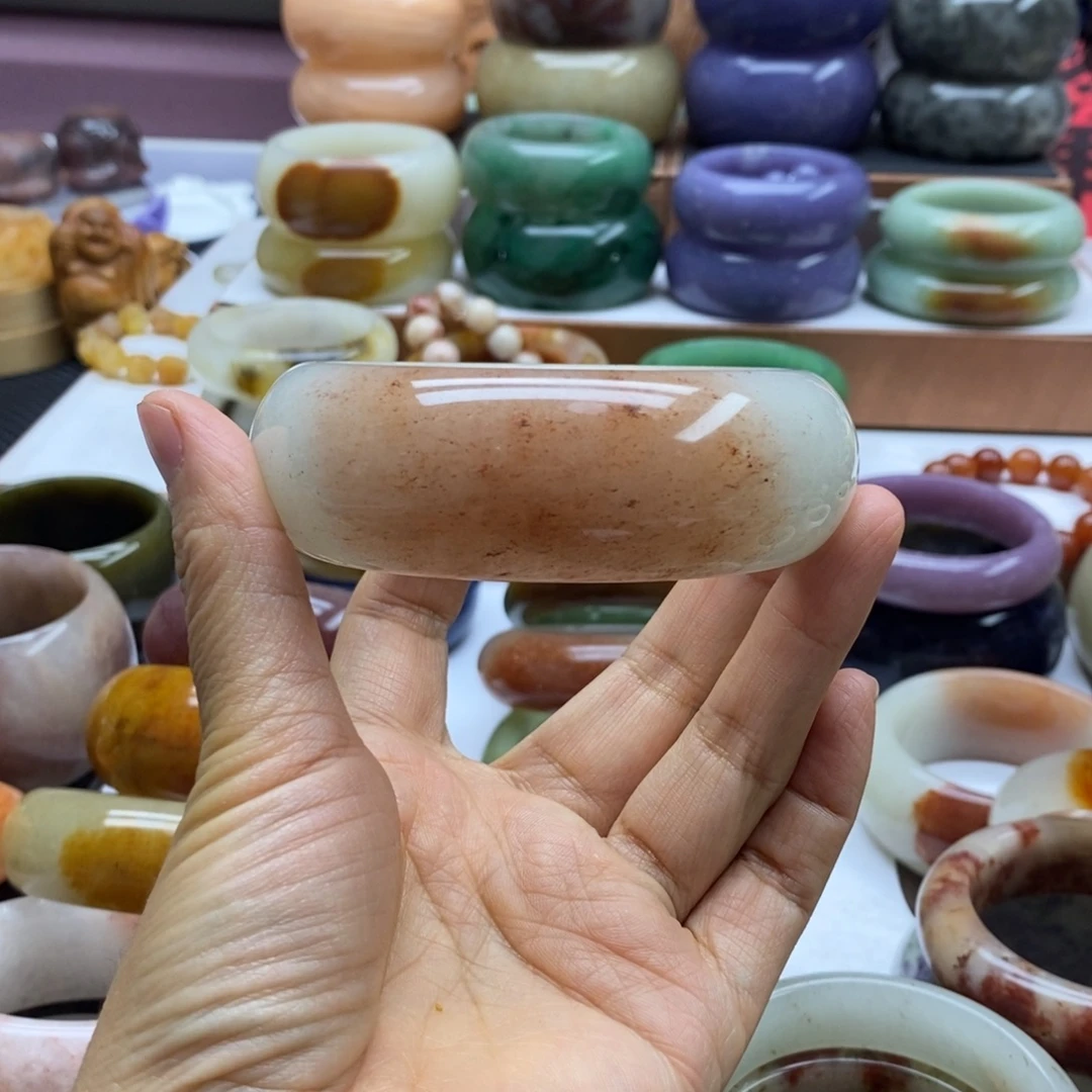 壮***壮未镶嵌手镯石英岩玉
