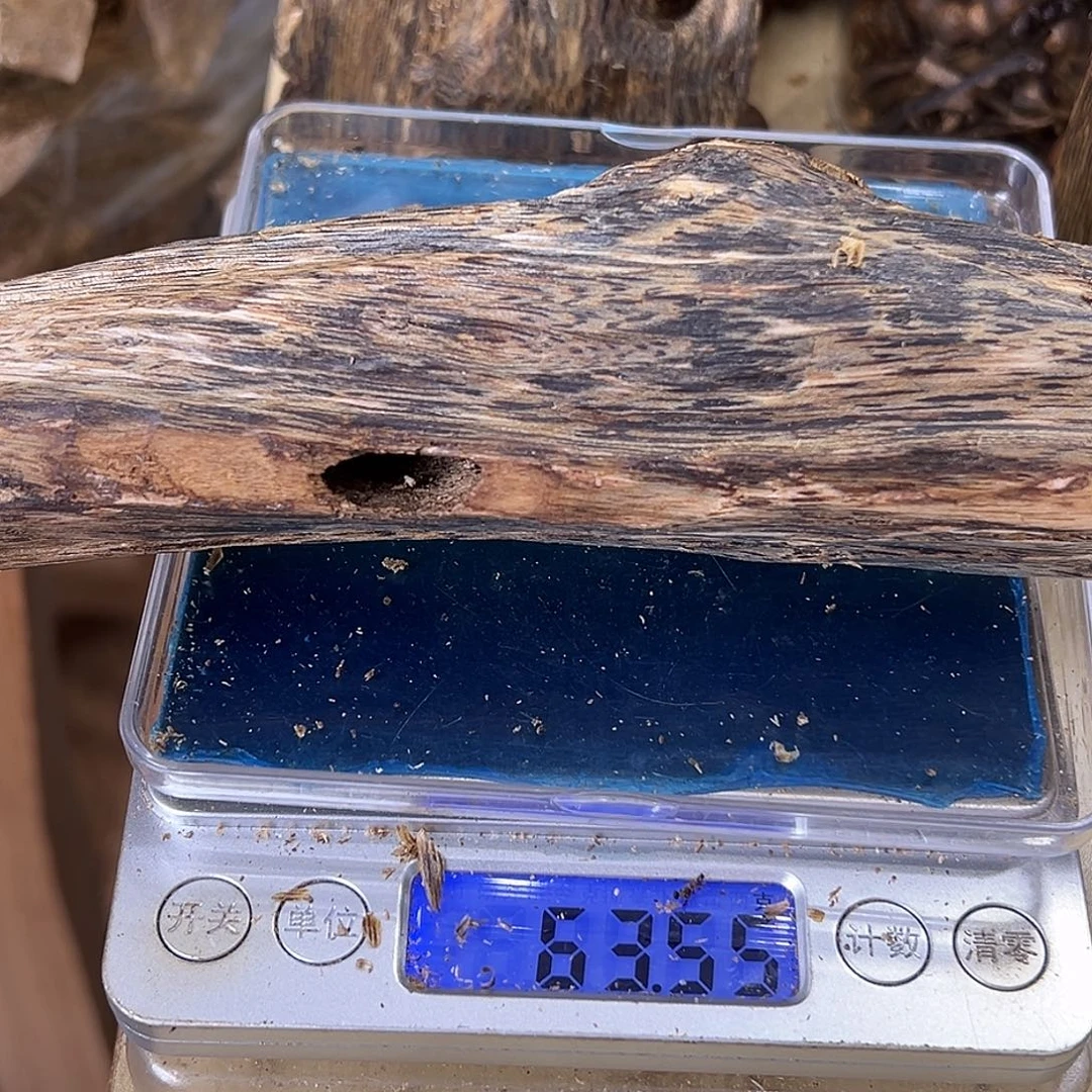 香料绿奇楠虫漏63克蓝宝石