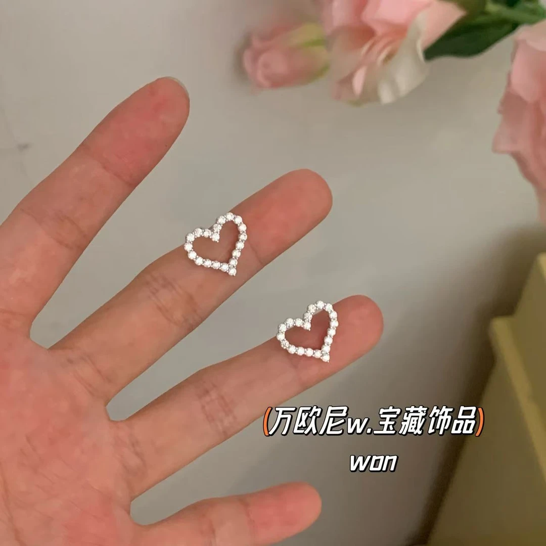 925银合成锆石耳饰 CHANGE x 简单爱心耳钉 小众ins甜美 弧E333