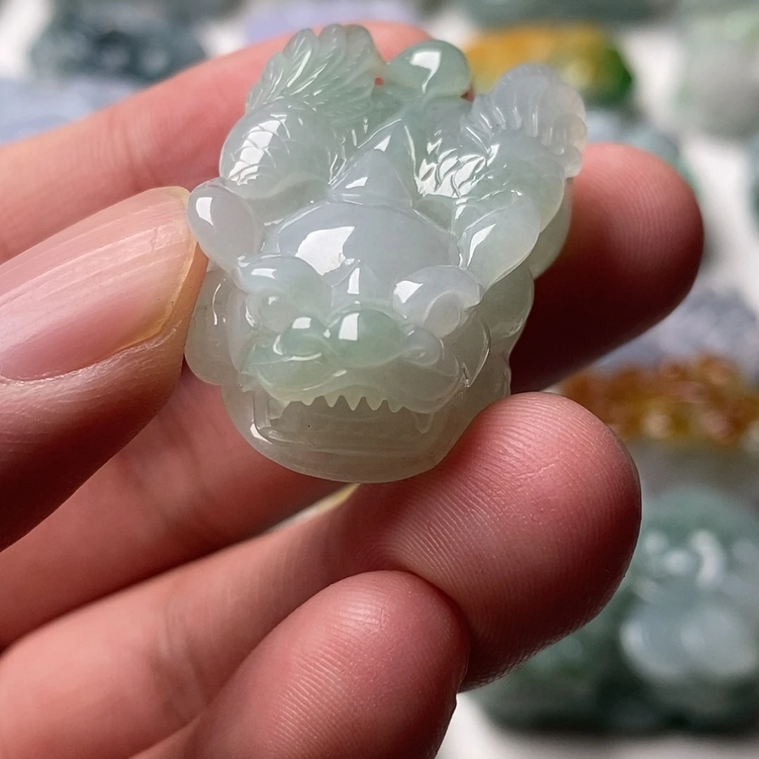 翡翠未镶嵌颈饰貔貅