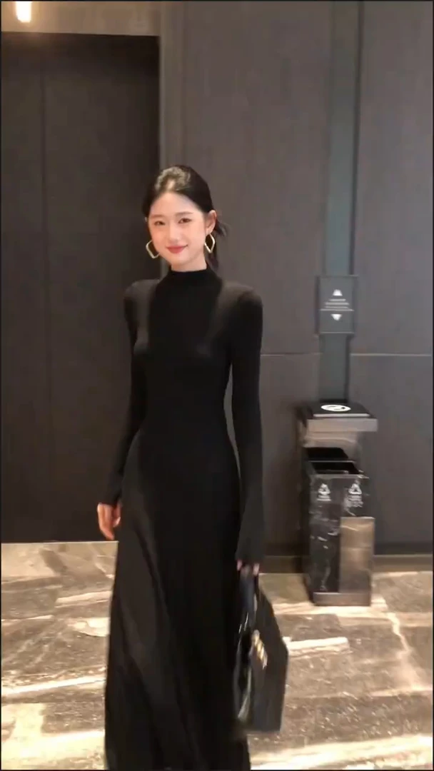 黑色高领针织连衣裙女秋季修身收腰显瘦气质长袖包臀打底裙长裙