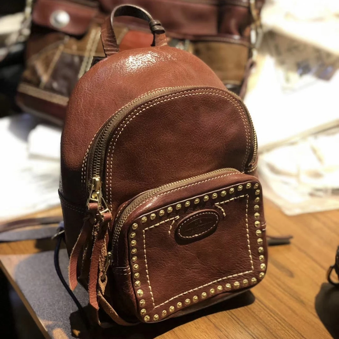 防潮百搭纯色轻职洗多层款多功能双肩包