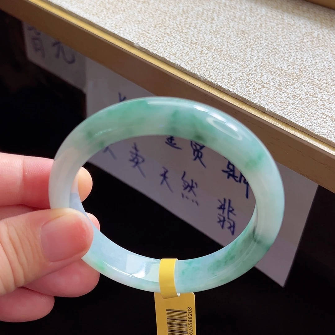 翡翠手镯未镶嵌手镯