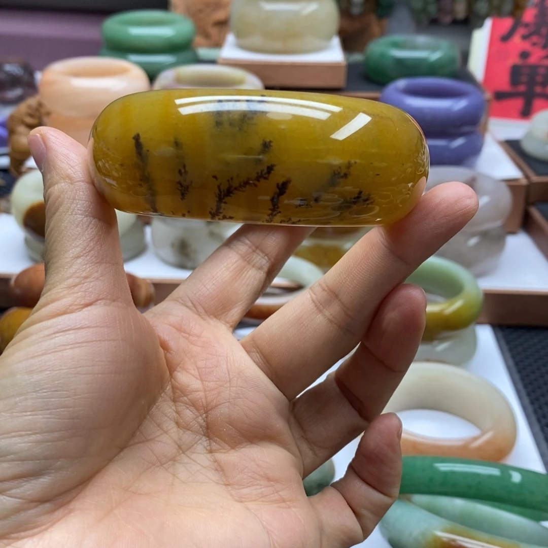 向***往未镶嵌手镯石英岩玉