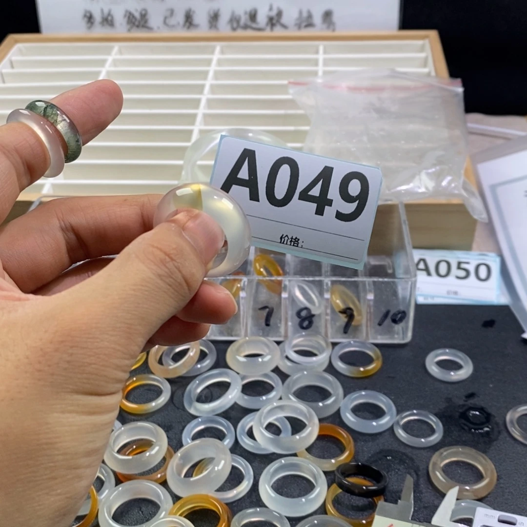 玛瑙/玉髓手镯未镶嵌小****吧