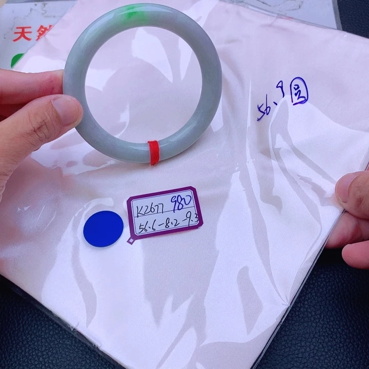 翡翠手镯未镶嵌我