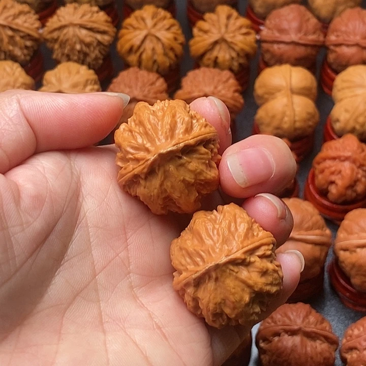 文玩核桃吊坠树王