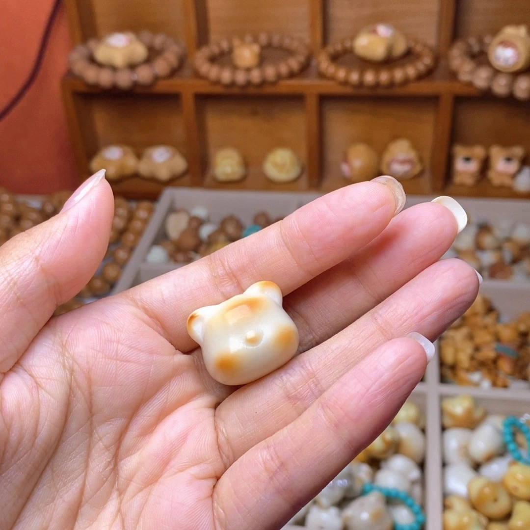 虔***念猴头核桃手串小熊头