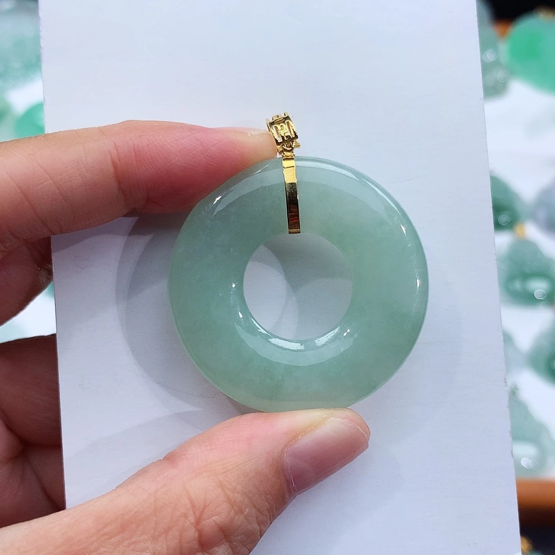 翡翠18K金镶嵌颈饰翡翠吊坠