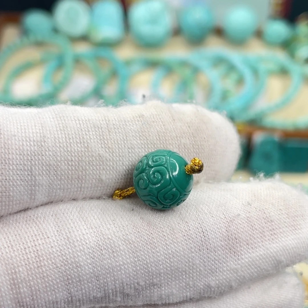 绿松石未镶嵌颈饰