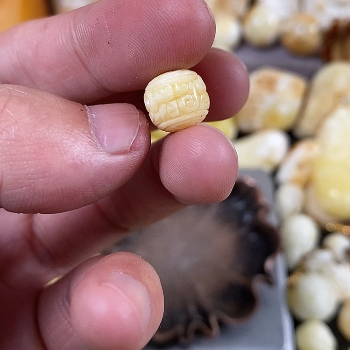 琥珀裸石未镶嵌?****^我