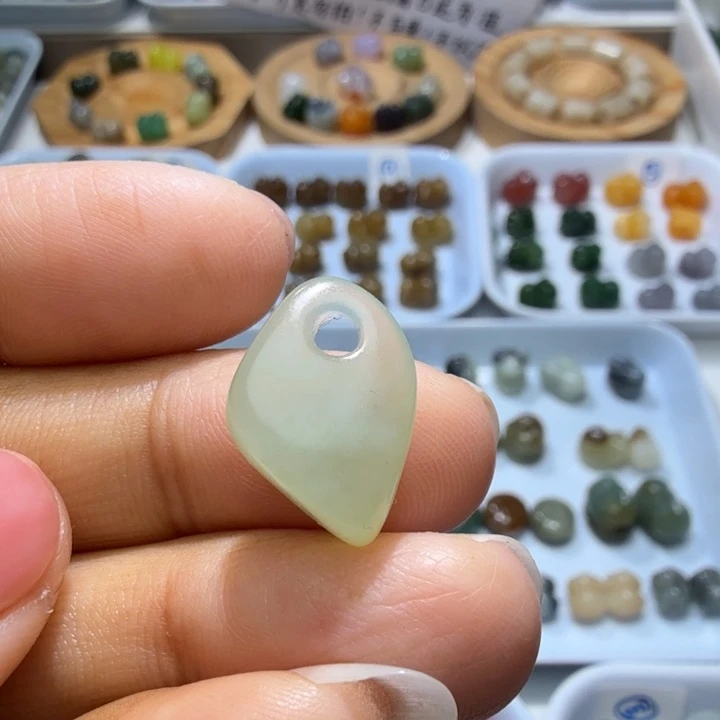 和田玉未镶嵌珠宝奇石