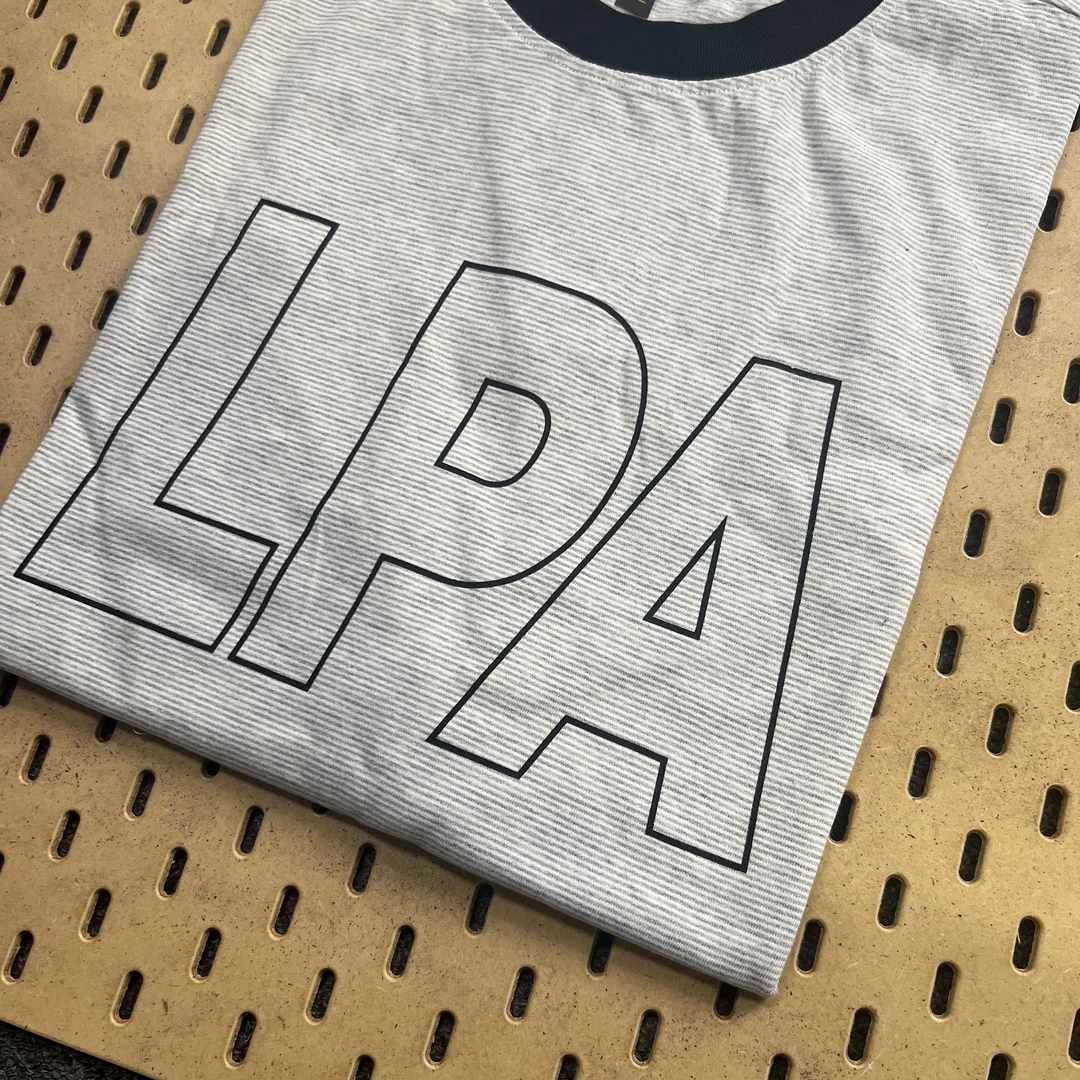 1237/200克舒适细条镂空印花T恤