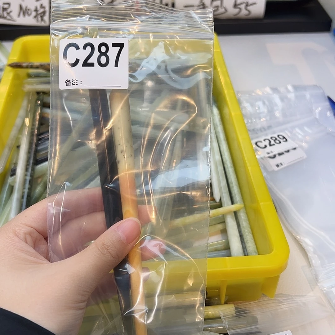 白***渚未镶嵌蛇纹石玉发饰