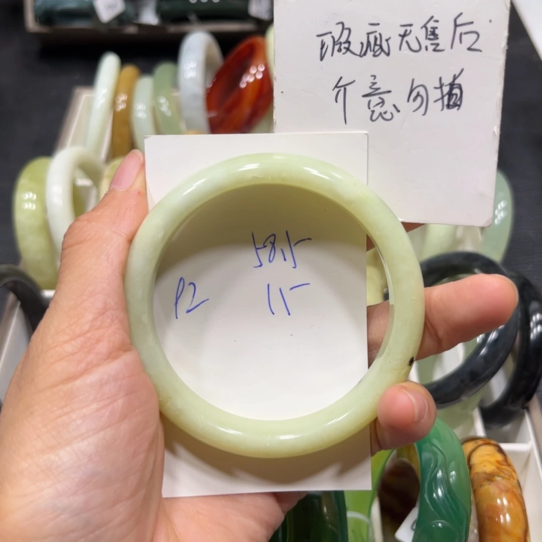 未镶嵌蛇纹石玉手镯