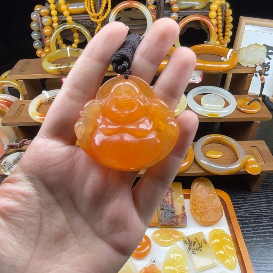 石英质玉（黄龙玉）未镶嵌颈饰佛公