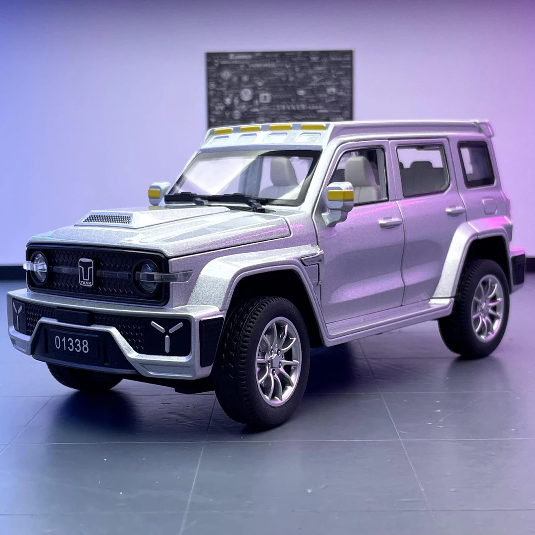 智冠合金车模1比24坦克300赛博版声光回力玩具越野车音乐模型摆件