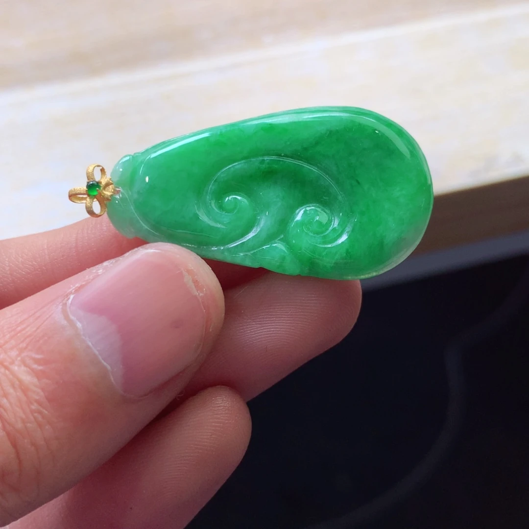 翡翠颈饰18K金镶嵌吊坠