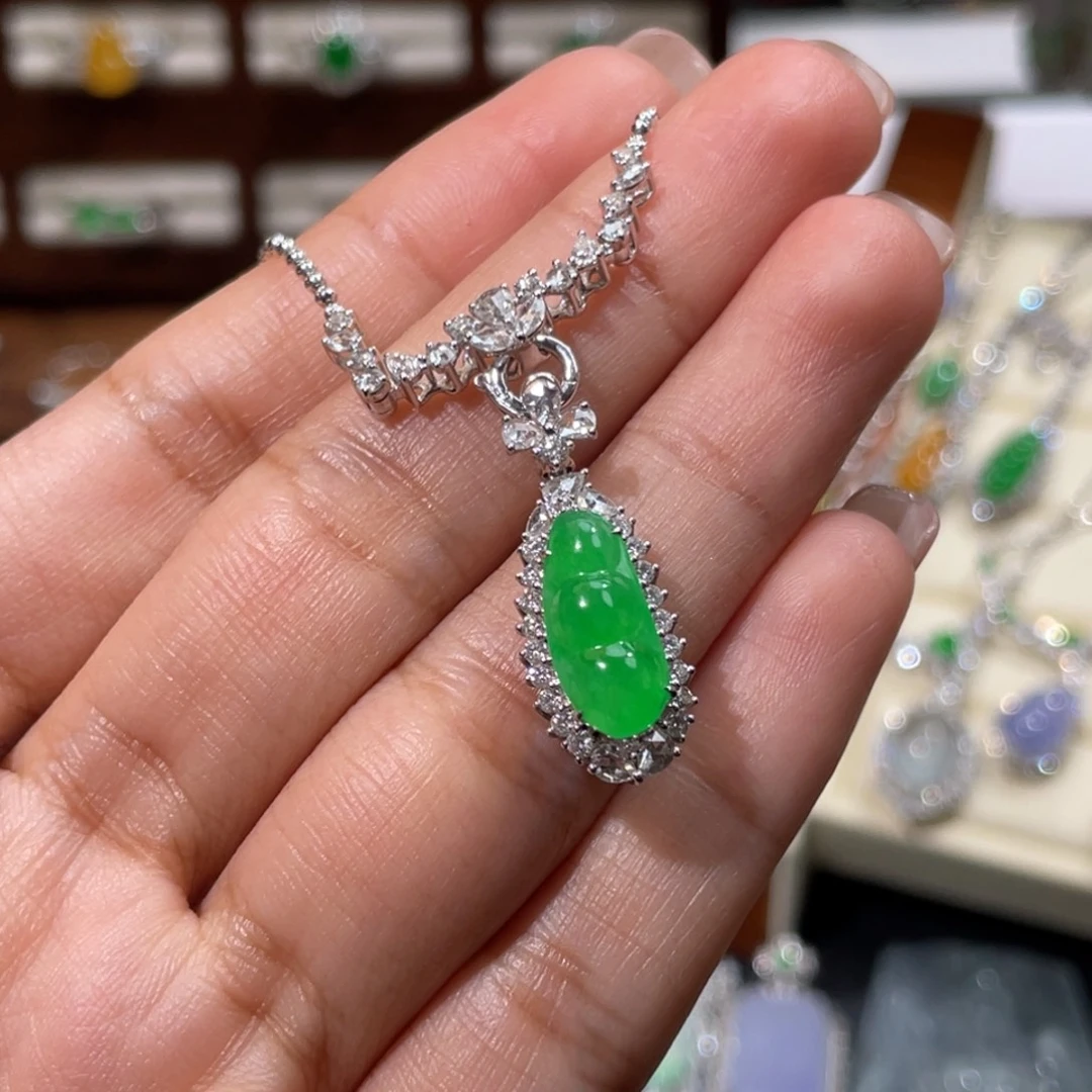 翡翠18K金镶嵌颈饰鲜阳绿福豆套链