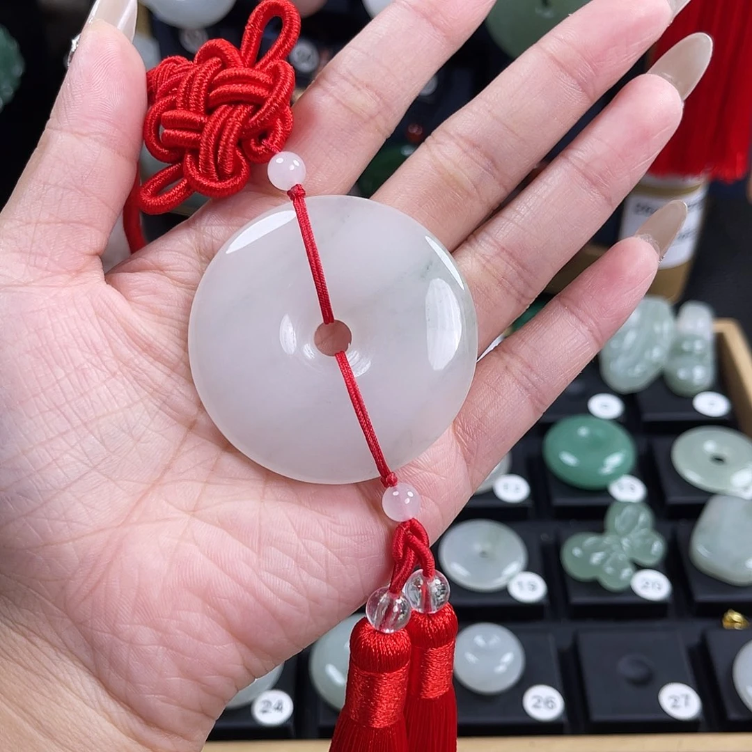颈饰未镶嵌石英质玉美***福