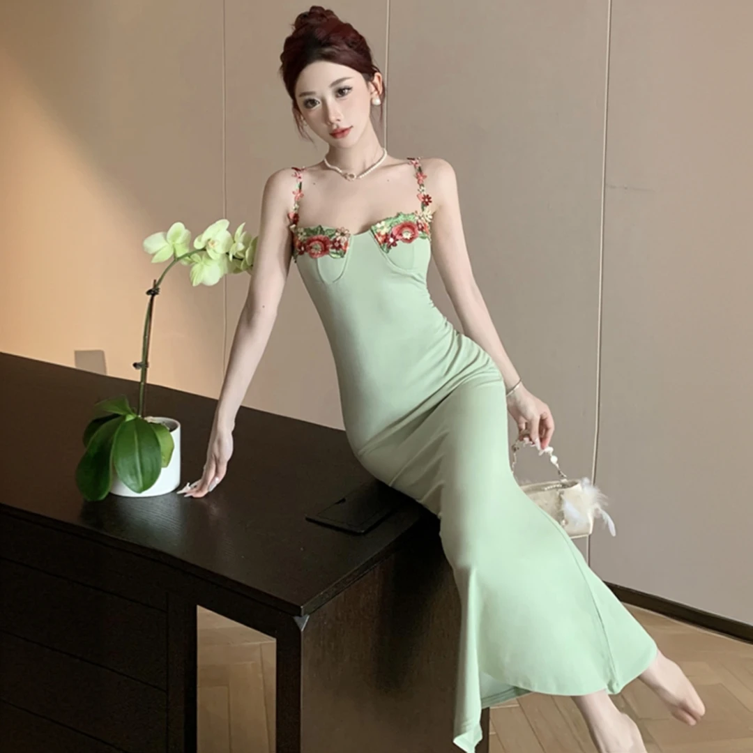 度假法式气质刺绣花朵吊带连衣裙小众设计修身包臀鱼尾长裙子1054