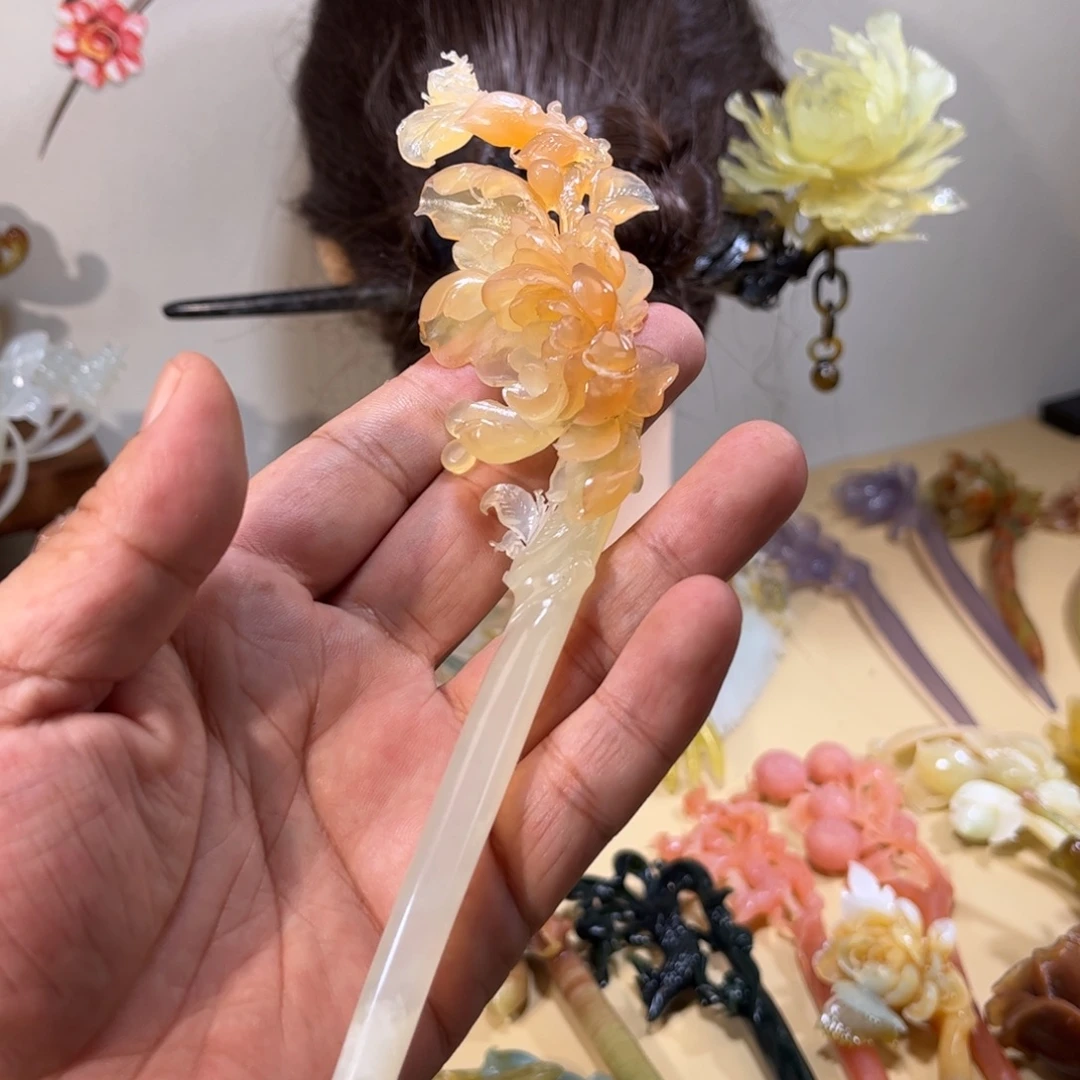 哇***蛙蛇纹石玉合金发簪