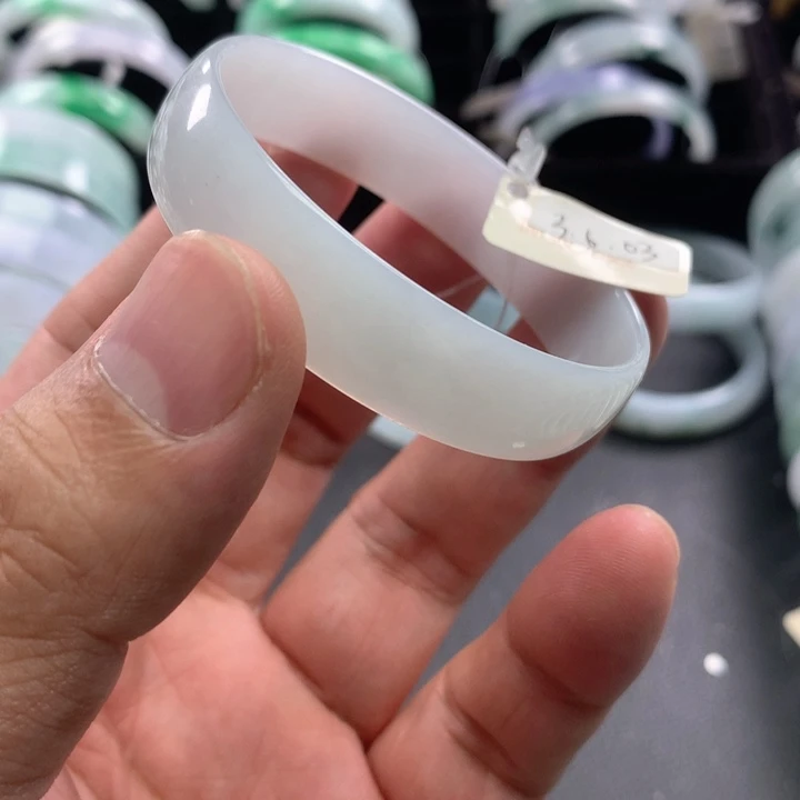 翡翠手镯未镶嵌公主