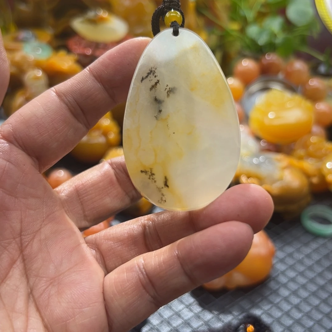 石英质玉未镶嵌颈饰