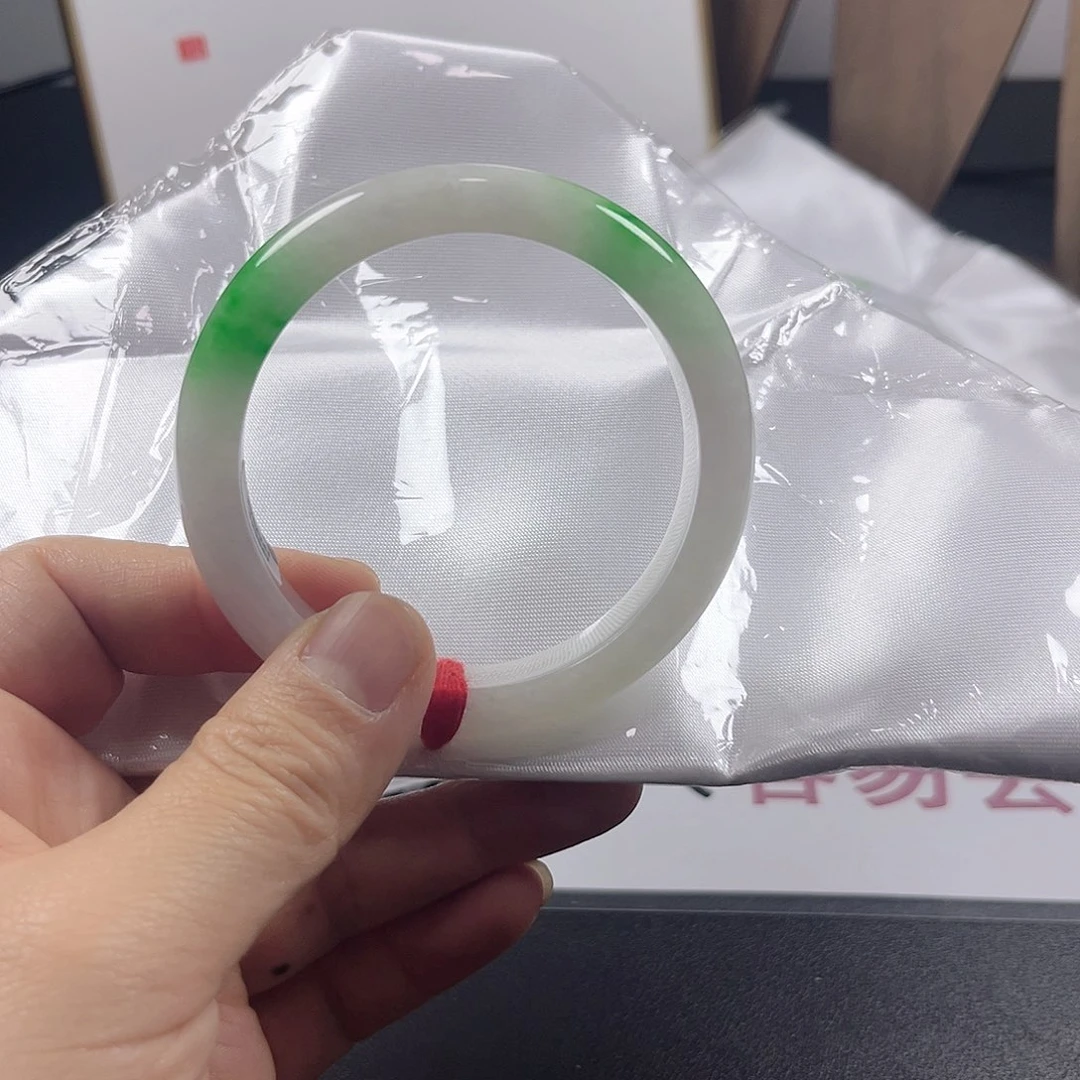 以实物为准，拍哪个发哪个