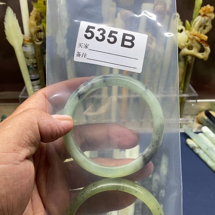 透闪石-蛇纹石玉发饰未镶嵌兔**官