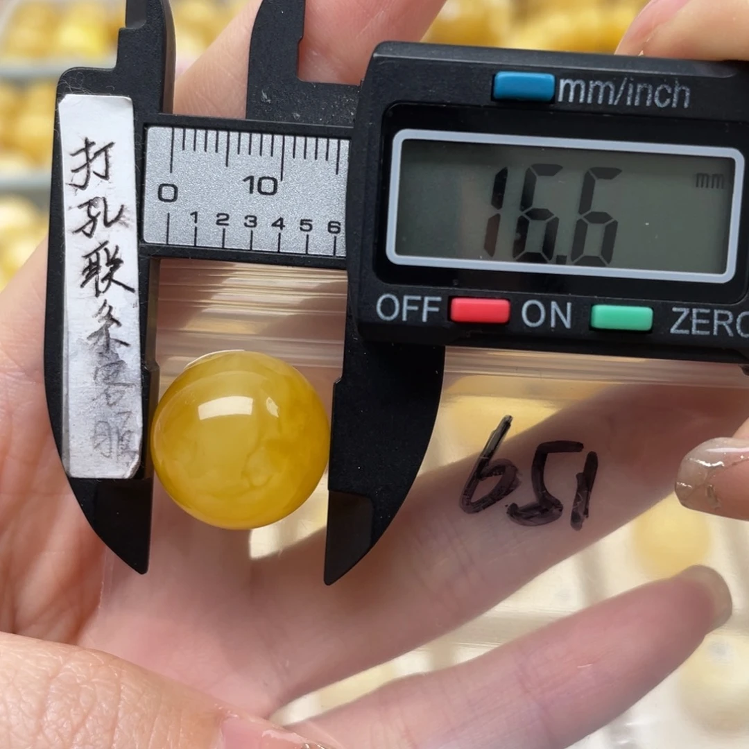 蜜蜡裸石未镶嵌蜜蜡