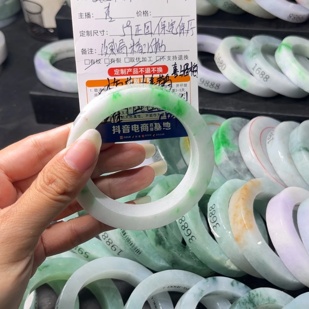 @***娟定制翡翠未镶嵌天然翡翠手镯
