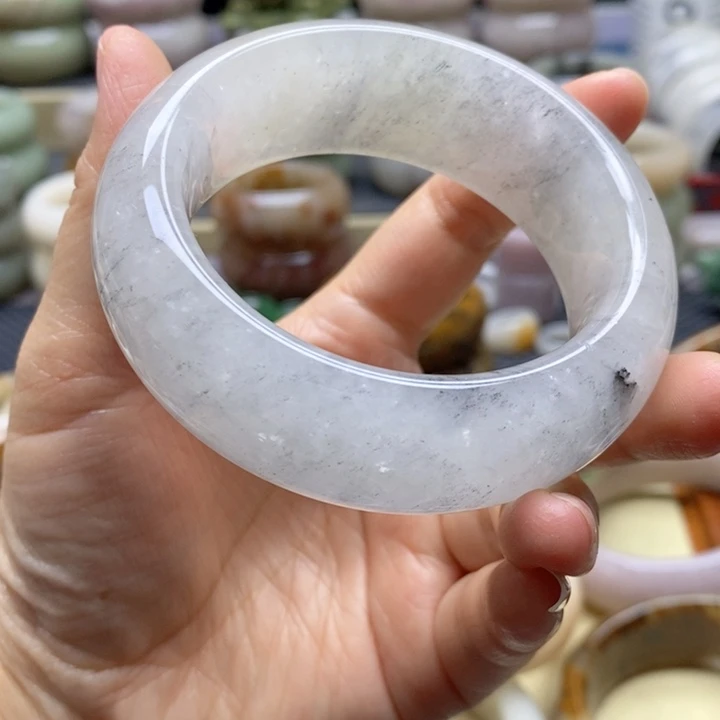 茉***雨未镶嵌手镯石英岩玉